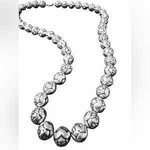 Rosette Beaded Pearls Necklace